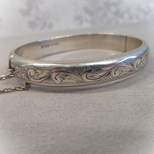 Vintage Sterling Silver Engraved Hinged Bangle - Hallmarked 1957