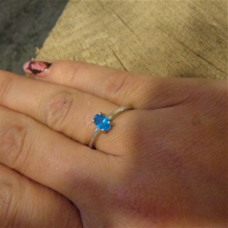 Size L Size 6 Vintage Blue Crystal Solid Silver Ring
