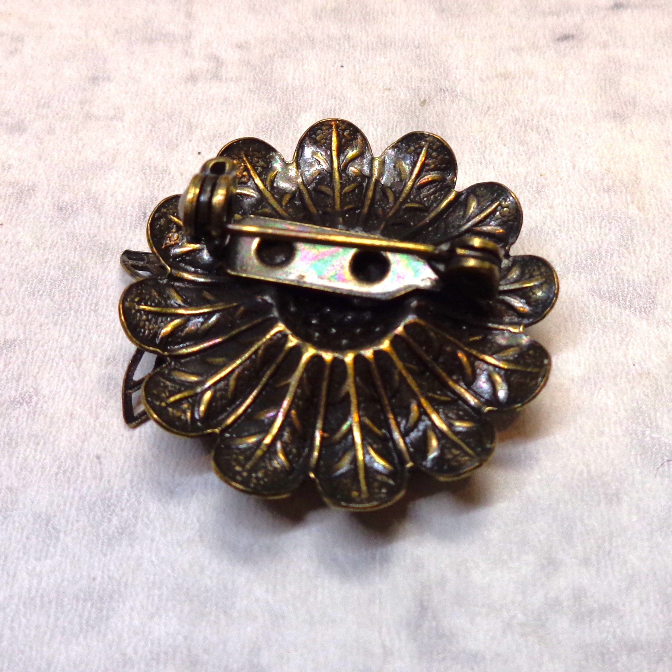 ヴィンテージ デイジーの蝶のブローチ - Etsy 日本
