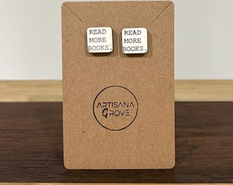 Boucles d'oreilles Livres, Boucles d'oreilles puces en forme de livre, Bijoux de lecture, Lire, Bijoux bibliothèque, Boucles d'oreilles en bois gravées en forme de livre, Enseignante, Rat de bibliothèque
