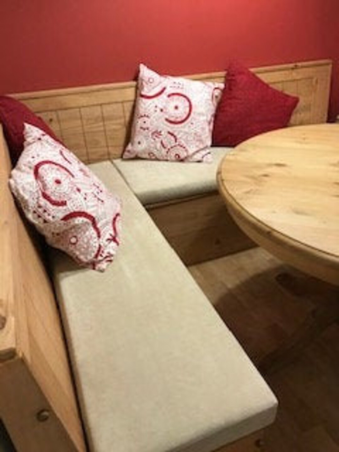 Corner store cushion bench