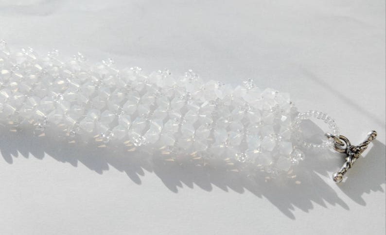 Bracelet manchette en cristal de Swarovski blanc opalescent soirée mariage fête cérémonie Noel image 3