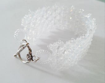 Bracelet manchette en cristal de Swarovski blanc opalescent soirée mariage fête cérémonie Noel