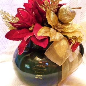 Merry - Lumineux - ARRANGEMENT floral TEAPOT Rouge Or Soie Poinsettia Forêt Green Teapot Inspirational Verse Christmas Christmas Gift