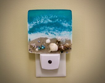 Night Light for Beach Bathroom Decor, Coastal Resin LED Nightlight, Plug in Night Light for Beach House, A