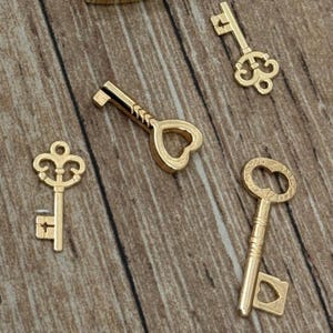 Additional keys in choice of colors and quantities for padlock games, wedding raffle games - New for 2025