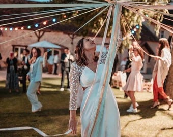 Krąg wstążek ślubnych w stylu boho z personalizowanymi kolorami, mały rytuał, bransoletka wstążkowa, gra w bukiet ślubny, ślub