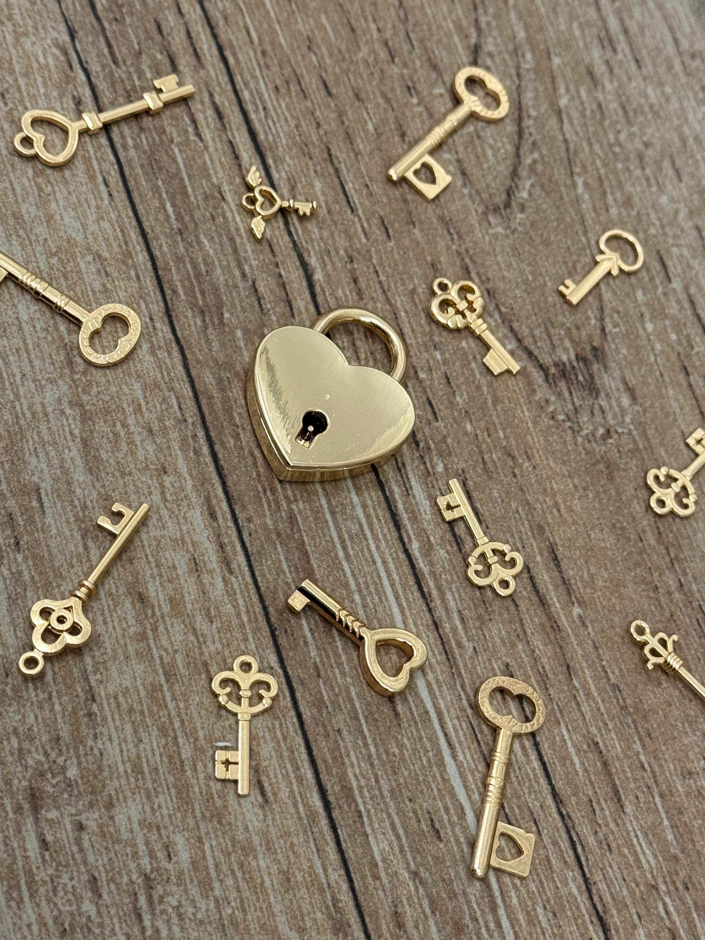 Fake lock - Etsy Schweiz, image size:2250x3000