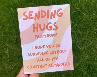 Może przedstawiać: Różowa i brązowa kartka z tekstem "Sending Hugs From Home I hope you're surviving without all of my constant reminders".