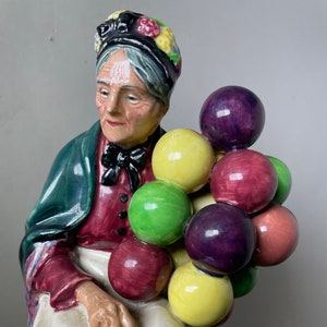 Antique Royal Doulton Figurine The Old Balloon Seller HN 1315 Pottery Porcelain, England HN1315