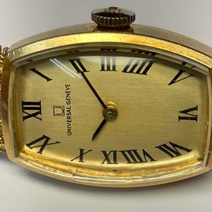 Stunning Vintage Ladies Universal Geneve 18K Yellow Gold Statement Watch 39 grams, with 17 Jewel Swiss Universal Movement