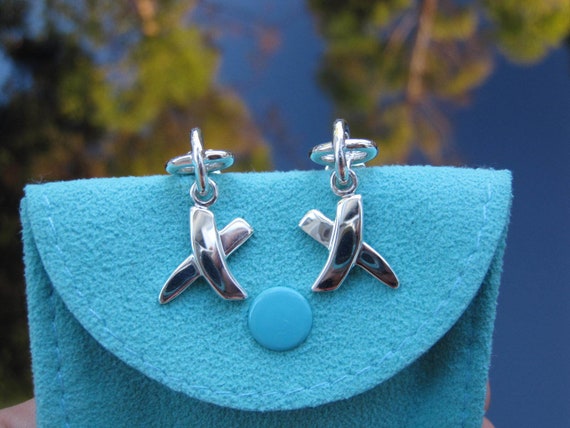 Paloma Picasso Tiffany Co 1980s Vintage 030 CTW Diamond Platinum Kiss X Stud Earrings Wilsons Estate Jewelry #14 Paloma Picasso Tiffany Co 1980s Vintage 030 CTW Diamond Platinum Kiss X Stud Earrings Wilsons Estate Jewelry