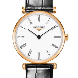 Puede incluir: Un reloj Longines cl&aacute;sico con una esfera blanca, marcadores de hora en n&uacute;meros romanos negros y agujas negras. El reloj tiene una caja de color dorado y una correa de cuero negra.