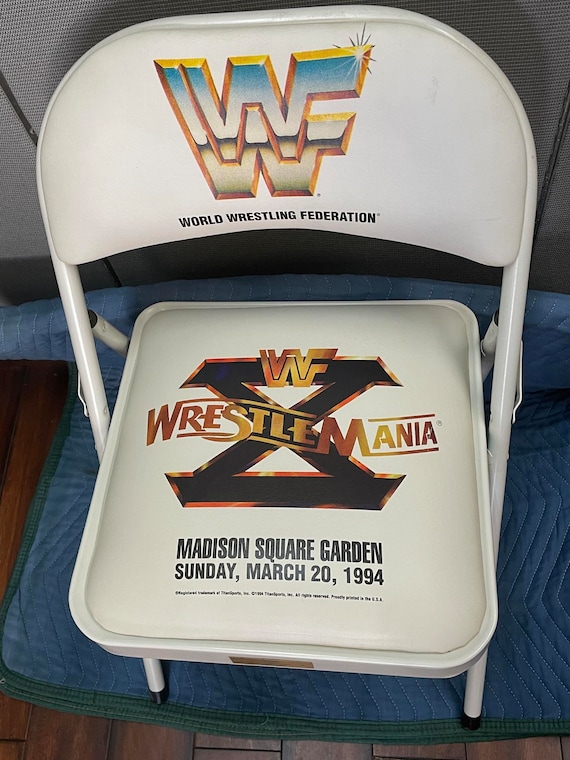 WWE WrestleMania 22 特別リングサイド パイプ椅子 Wrestlemania 22 Chair, Feat John Cena, Triple H, Rey