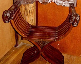 18. Jahrhundert Geschnitzter Mahagoni Savonarola Dantesca Thronstuhl Löwenkopf