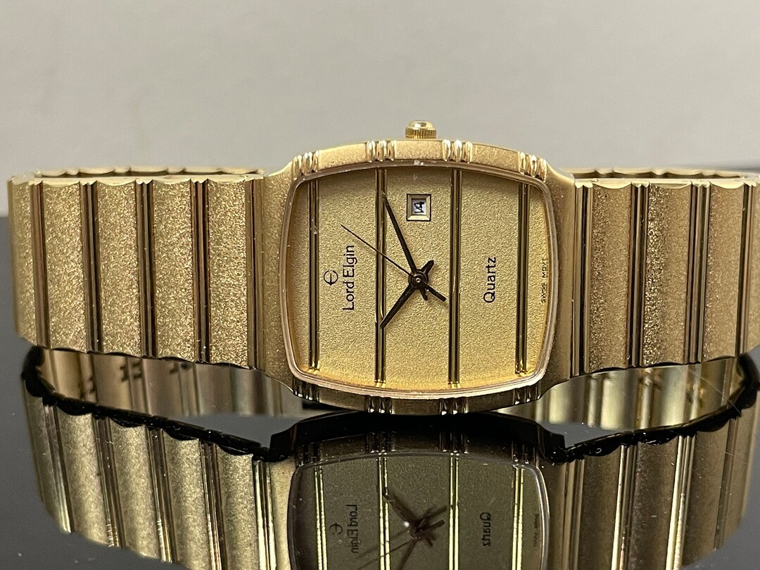 商談中　ELGIN DATE QUARTZ ゴールドシルバー　デイデイト Vintage ELGIN Date Quartz Deluxe Watch. Men Watch. Nice With