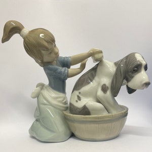 LLADRO Girl Bathing Dog Bashful Bather Dog Figurine Daisa