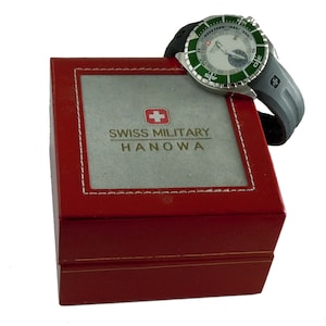 Mens 44mm. Swiss Military Hanowa Men&#39;s &#39;Sealander&#39; Green Bezel Nautila Rubber Strap 10 ATM Dive Watch