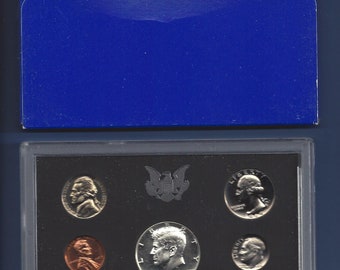 1983s or 1970s or 1971S  or 1972s US Mint Proof Set in (Original Blue Mint Packaging) and Presentation Case 1968 1969 1970 1971 1972 1983