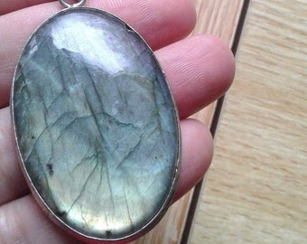 Pendentif Labradorite serti en argent allemand