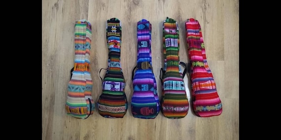 チャランゴ - 本物の高品質の1ピース手彫りアンデス弦楽器（ケース