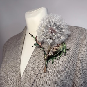 Unieke zijden paardenbloembroche, hoogwaardig handgemaakt botanisch sieraad, door de natuur geïnspireerd bloemengeschenk, etherische broche voor een huwelijksjubileum.