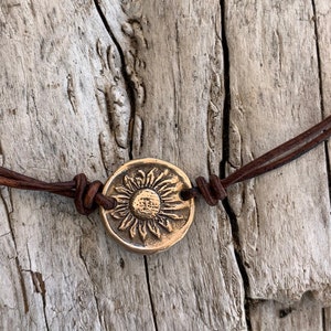 Collana girocollo in pelle di girasole in bronzo biologico fatta a mano