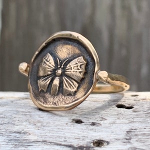 Bronze Schmetterling Ring mit 14K Gold Fill Band
