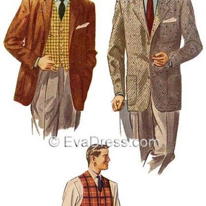 Puede incluir: Tres hombres con trajes y chalecos. El hombre de la izquierda lleva un traje marrón con un chaleco a cuadros amarillo y marrón. El hombre del medio lleva una camisa blanca con un chaleco a cuadros rojo y negro. El hombre de la derecha lleva un traje gris con una camisa blanca y una corbata roja.