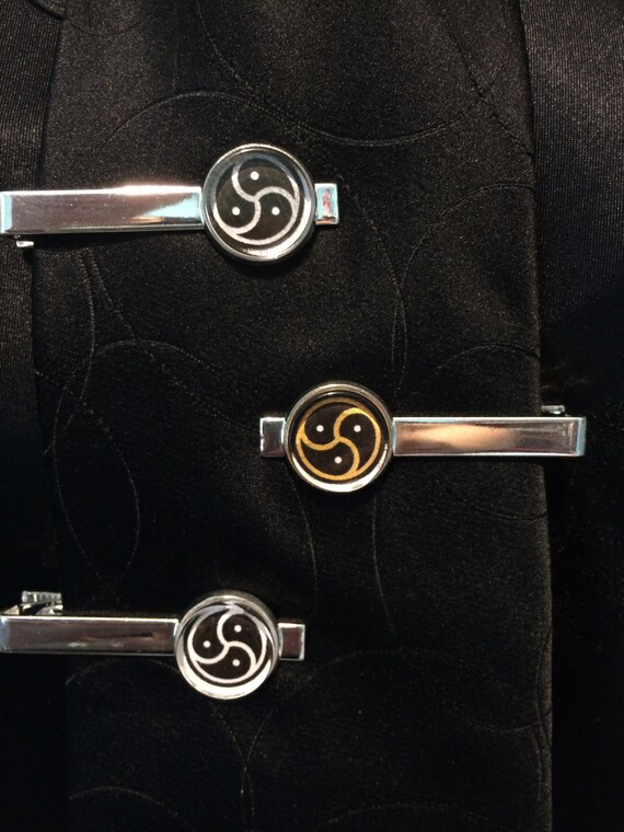 original design 2 inch Tie Bar Tack Clip with a 15mm Celtic Triskele spiral under glass, choice of 4 metal colors fathers wedding groomsmen