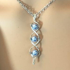 Twisted wire wrapped hand hammered wire crystal pearls chain mail stainless steel 6mm Swarovski pearls trio cairn necklaces for women gift