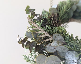 Couronne de cèdre et d'eucalyptus | Couronne de Noël moderne | Couronne naturelle | Petite couronne de bougies | Décoration de table des Fêtes | Vacances modernes