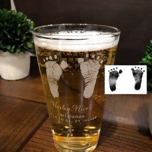 Empreintes de pas de bébé, verre à bière, verre de pinte, verre à bière personnalisé, cadeaux pour papa, cadeau papa pour la première fois, cadeaux commémoratifs, verre de pinte, empreintes de pas de bébé