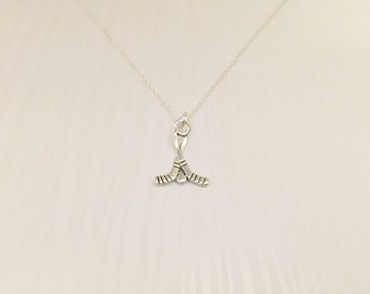 Hockey Sticks Necklace, Ice Hockey Sticks Necklace, NHL Necklace, Hockey Girlfriend, Hockey Wife, Hockey Fan Gift