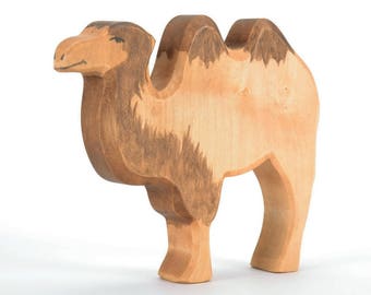 ラクダのおもちゃ 木製茶色、こぶが 2 つあり、フタコブラクダ、大きい