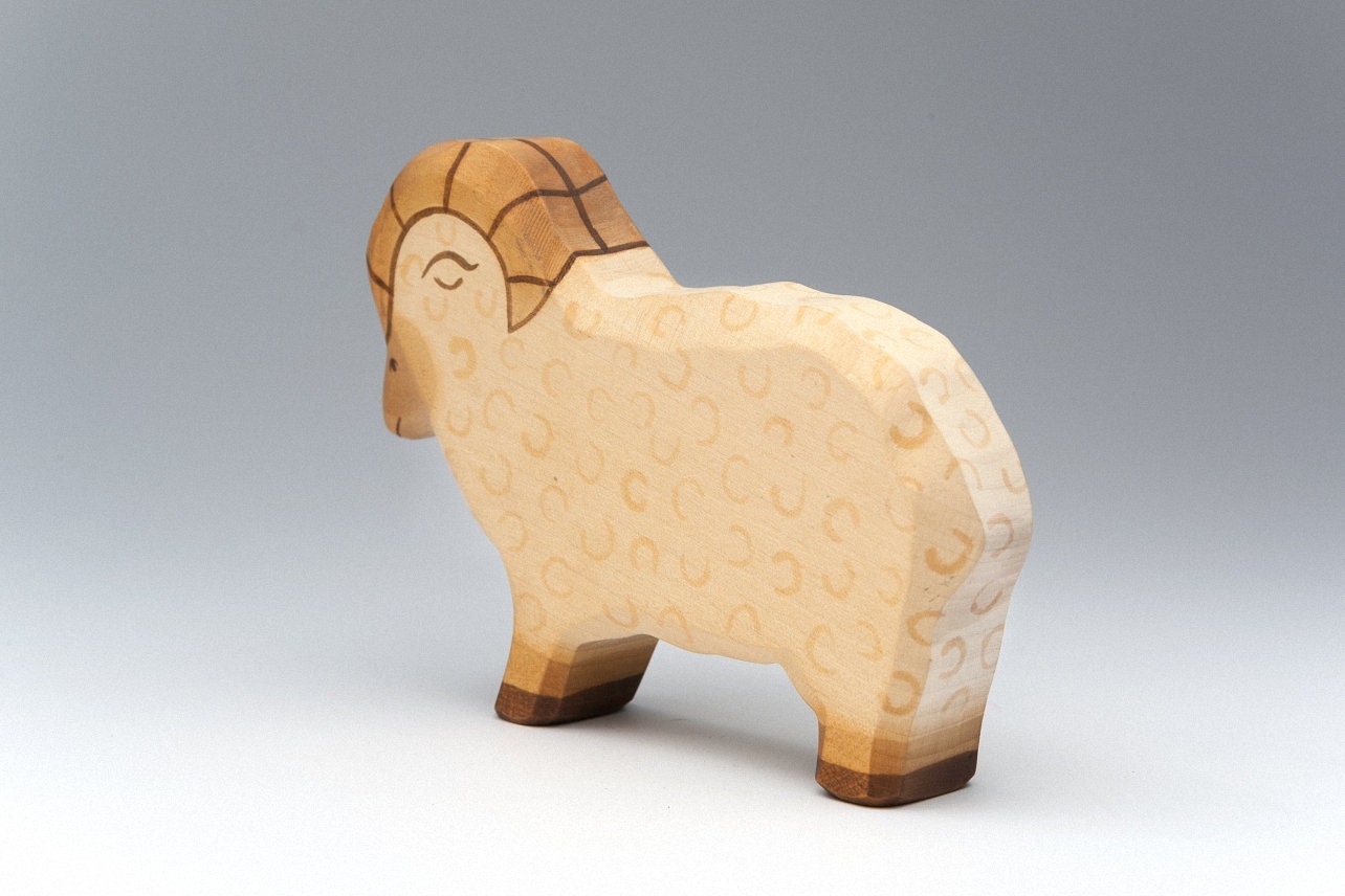 Houten schaap - houten speelgoed ram - Waldorf speelgoed - ram speelgoed -  schapen speelgoed - milieuvriendelijk - montessori boerderij speelgoed -  boerderijdieren speelgoed - DadakaCraft - Etsy België
