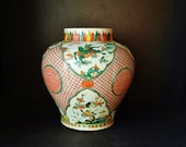 Chinese Qing Dy. Wucai large porcelain jar 康熙五彩大罐 top glazed of longevity in red coins ground panels of dragons flower