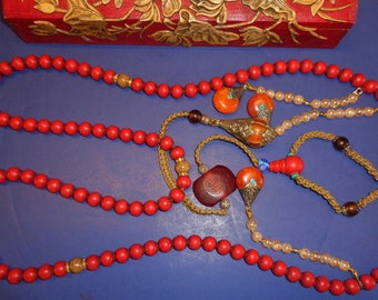 1700s Chinese Qing Imperial Tibetan Lama ChaoZhu 西藏喇嘛红黄朝珠 honor beads necklace w. Shoushan soapstone carved vessel.