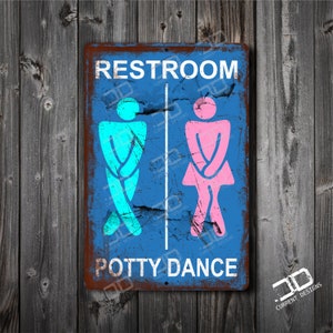 Puede incluir: Un letrero de metal azul y blanco con las palabras "Restroom Potty Dance" y una imagen estilizada de un hombre y una mujer en un baño.