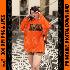 Puede incluir: Una sudadera naranja con la palabra "BENGALS" en letras negras. La sudadera se usa con pantalones cortos color canela y un bolso blanco. La imagen tambi&eacute;n incluye el texto "300 DPI PNG & JPEG" y "PRINTABLE DIGITAL DOWNLOAD".