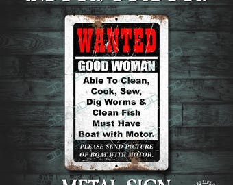 "Witziges Bar Metall Schild: ""Wanted Good Woman""."