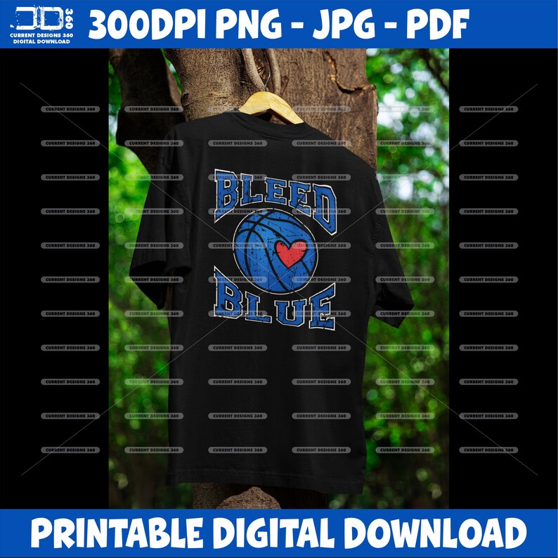 Puede incluir: Una camiseta negra con un bal&oacute;n de baloncesto azul y un coraz&oacute;n rojo. El texto "BLEED BLUE" est&aacute; impreso en blanco en la camiseta.