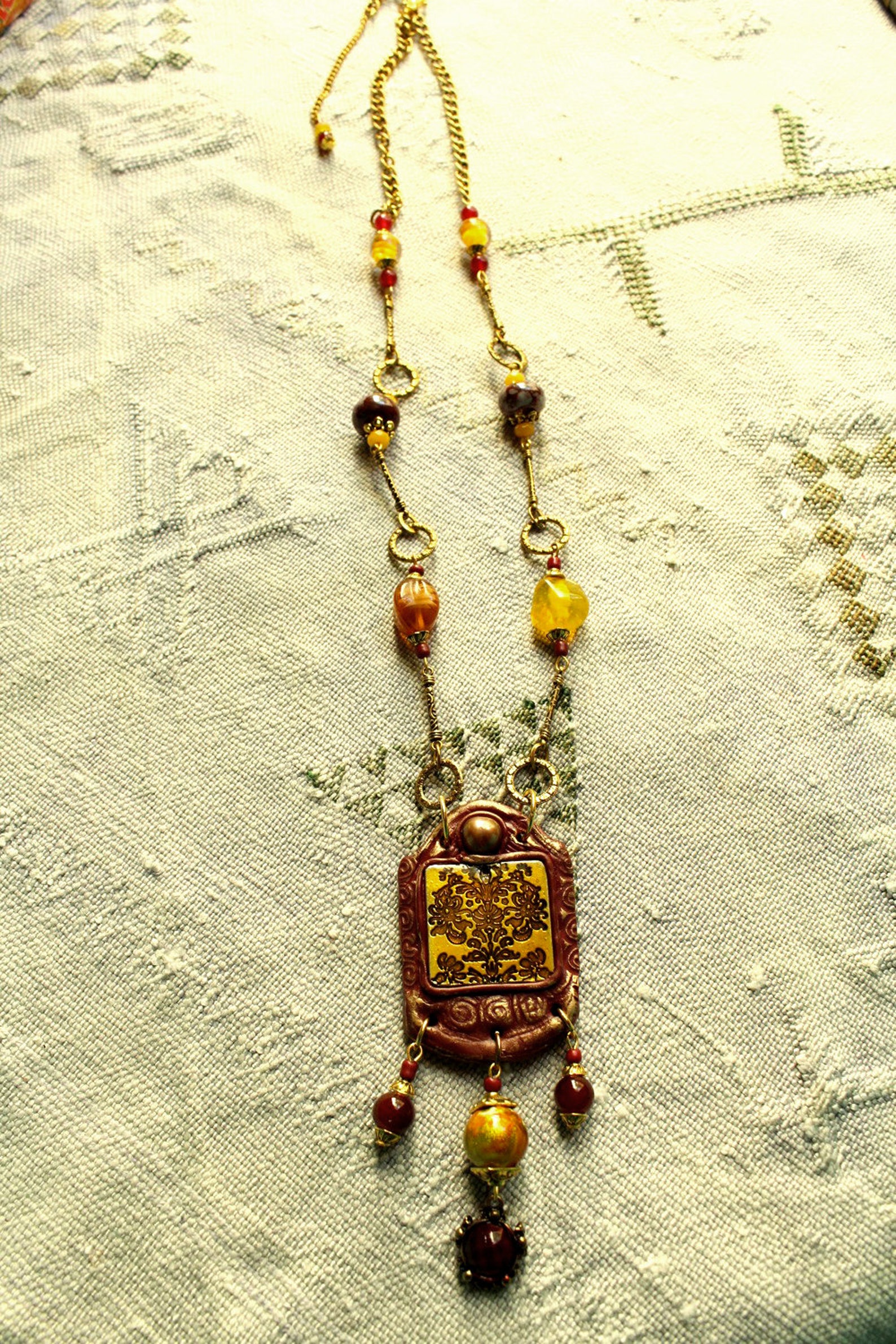 Collier Sautoir Doubles Chaînes Dorées | Pendentif Baroque Vert | Long Mode