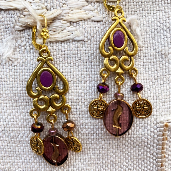 petites boucles retro victoriennes connecteur doré avec cabochon de polymère perles hématite et tchèque mauve-or boho-chic création unique