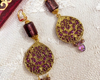 Petites boucles rétro Renaissance pendant doré filigrané incrusté de polymère perle verre Murano boucles bohèmes mauve-or