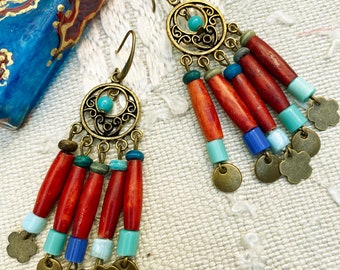 Petites Boucles ethniques connecteur laiton breloques os perles verre sequins rouge-bleu boucles tribales