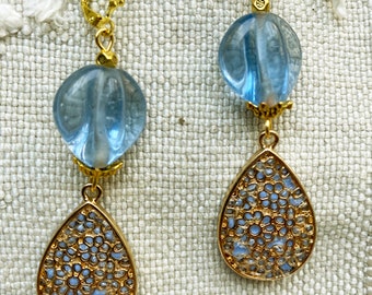 Petites boucles shabby romantiques pendant doré filigrané incrusté de polymère perle verre boucles bohèmes bleu clair-or