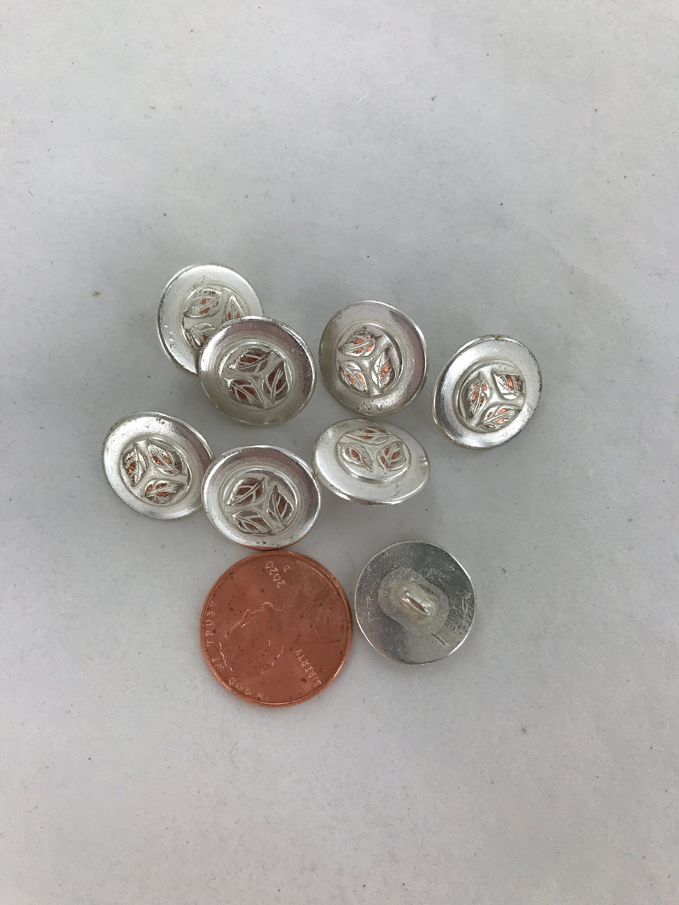8 Buttons, White Silver Leaf Buttons, 5/8