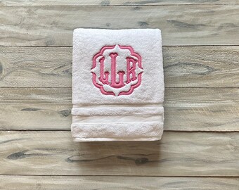 Monogram Towel, Beach Towel, Bath Towel, Monogram Bath Towel, Monogram Beach Towel, Towel, Dorm towel, monogram, grad gift, wedding gift