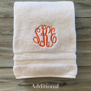 Monogram Towel, Beach Towel, Bath Towel, Monogram Bath Towel, Monogram Beach Towel, Towel, Dorm towel, monogram, grad gift